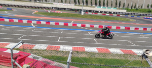 Okruhové testování Hypermotard 698 Mono